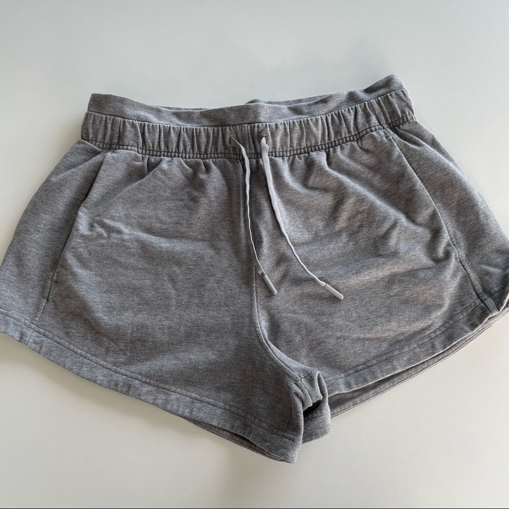 Lululemon Inner Glow High Rise Shorts 3” Size 6